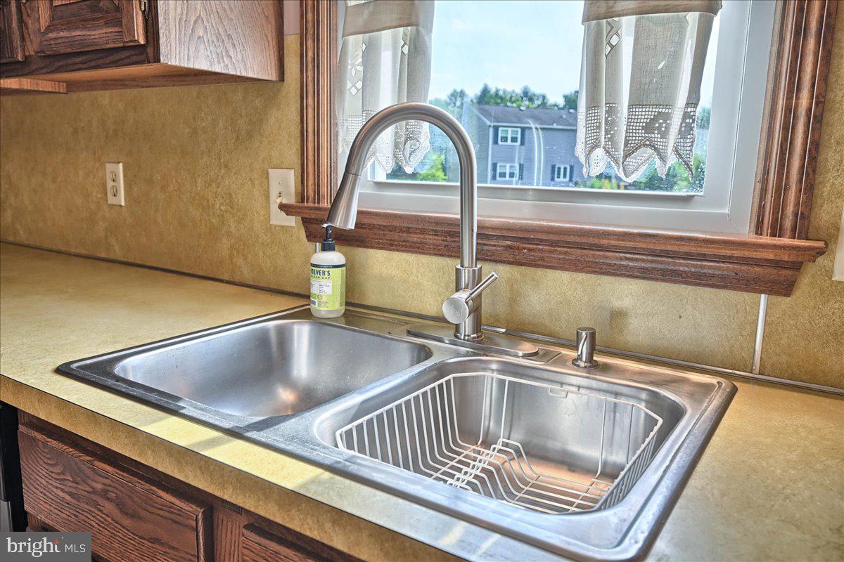 1807 North Eden Road Lancaster, PA 17601 - Photo 17 of 43