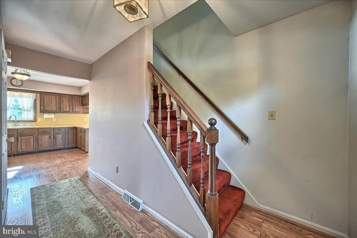 1807 North Eden Road Lancaster, PA 17601 - Photo 6 of 43