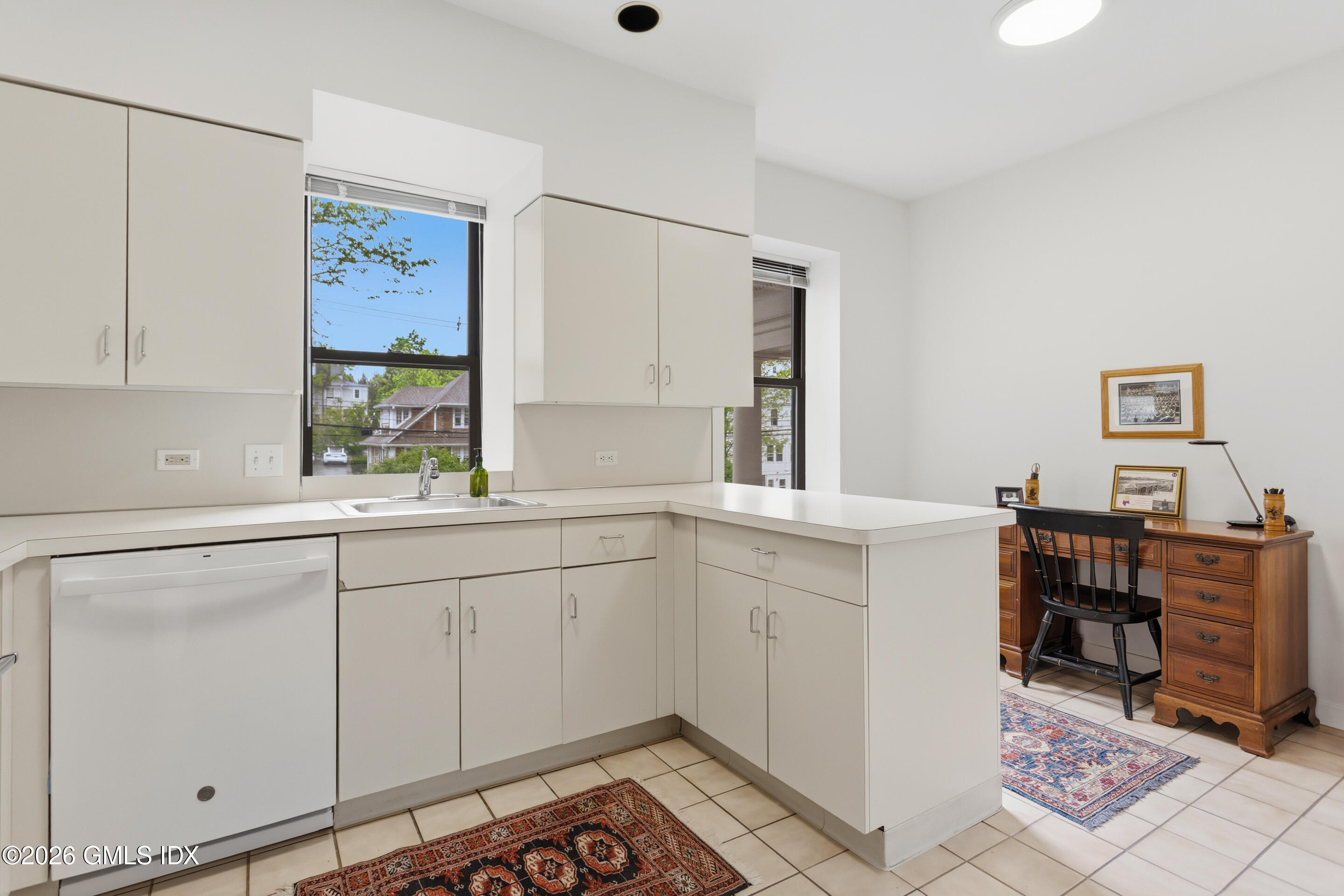 40 West Elm Street, Unit 2M Greenwich, CT 06830 - Photo 16 of 25 Kitchen 2