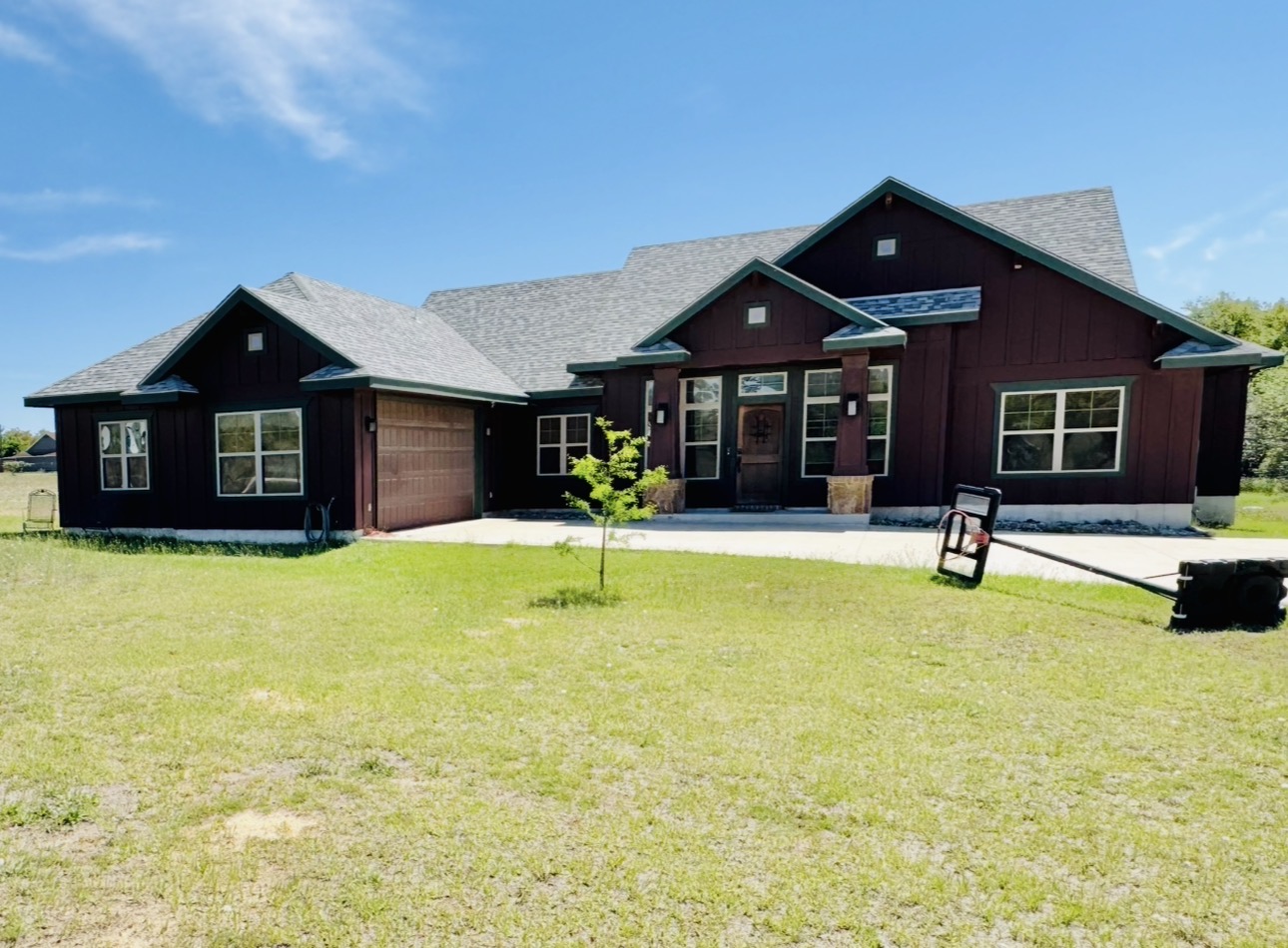 1094 Raintree Lane Elgin, TX 78621 - Photo 2 of 36