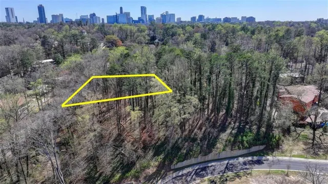 a view of a back yard