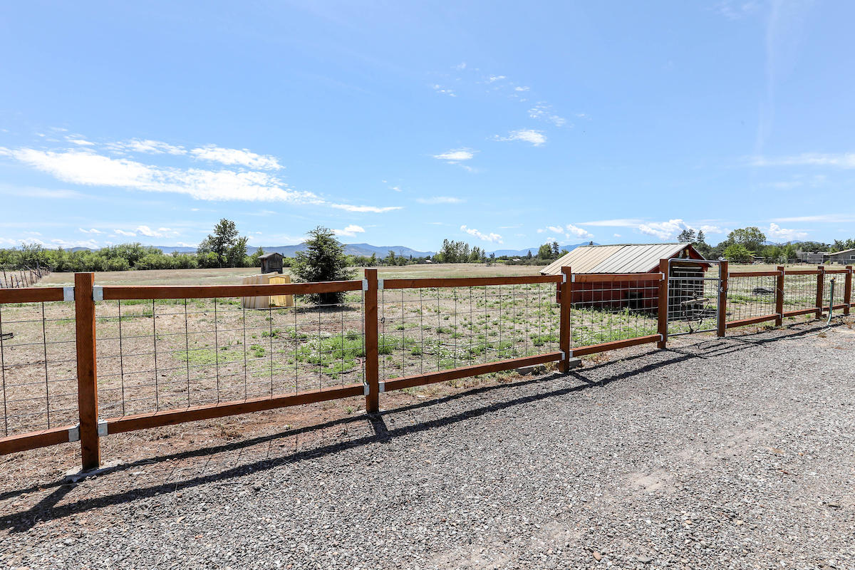 7000 Downing Road Central Point, OR 97502 - Photo 39 of 42 40
