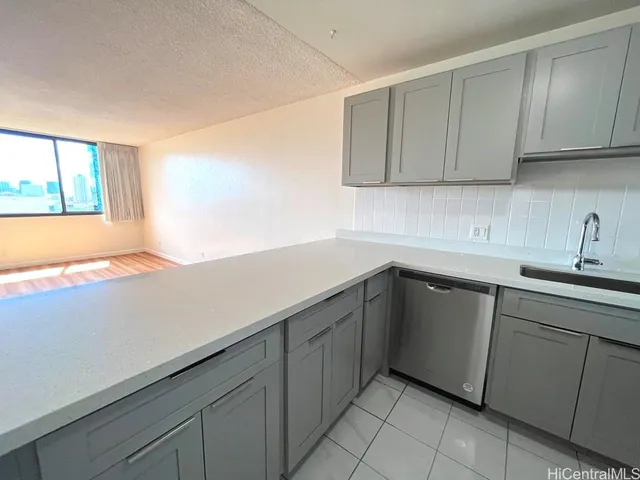 $2,300 | 55 South Kukui Street, Unit D1608, Honolulu, HI 96817