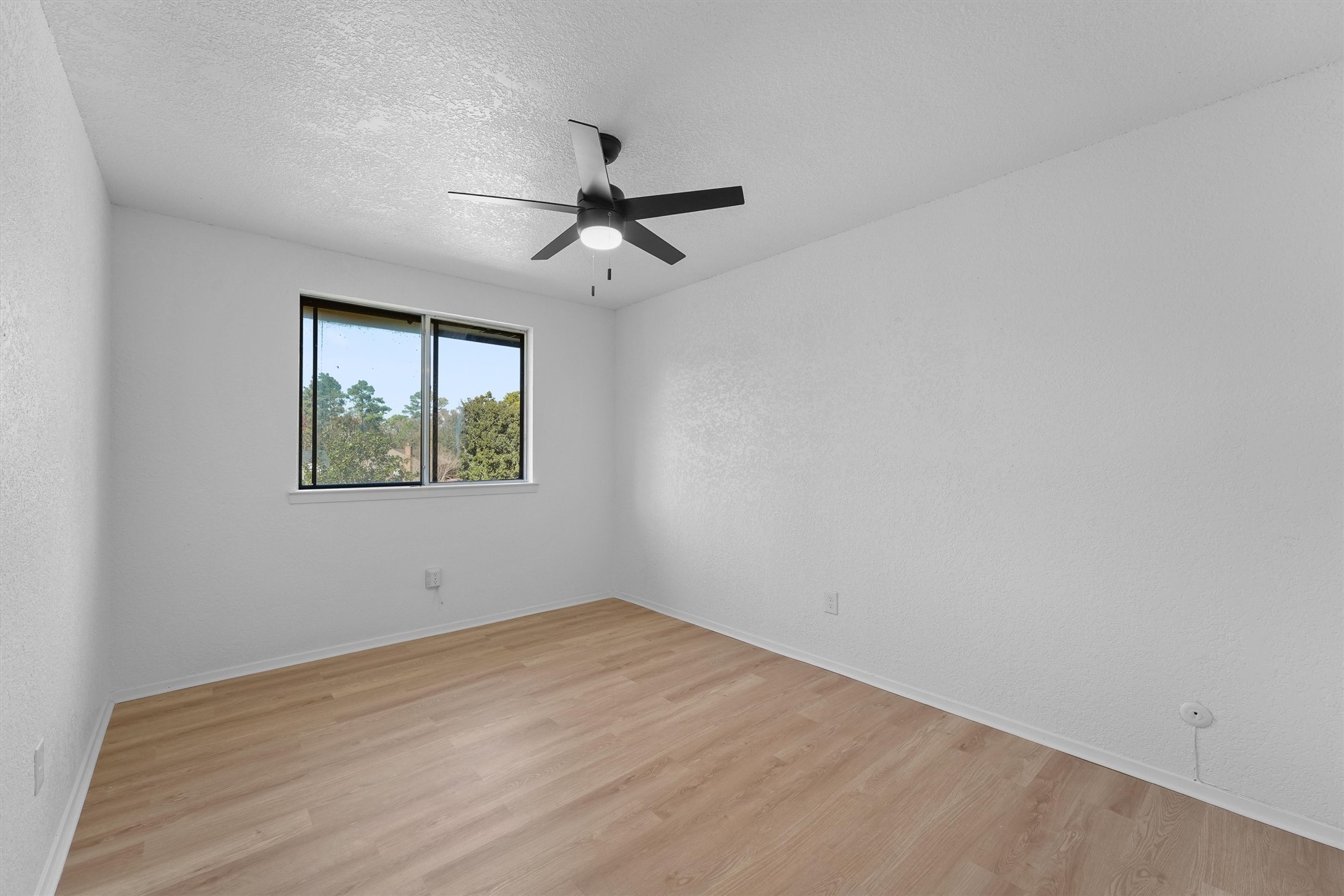 3223 Deer Valley Drive Spring, TX 77373 - Photo 18 of 25 an empty room with a window and ceiling fan