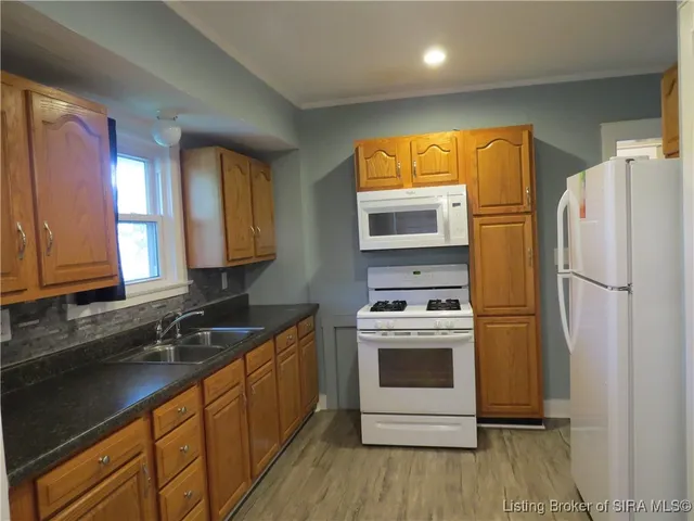 $1,350 | 1306 Indiana Avenue, New Albany, IN 47150