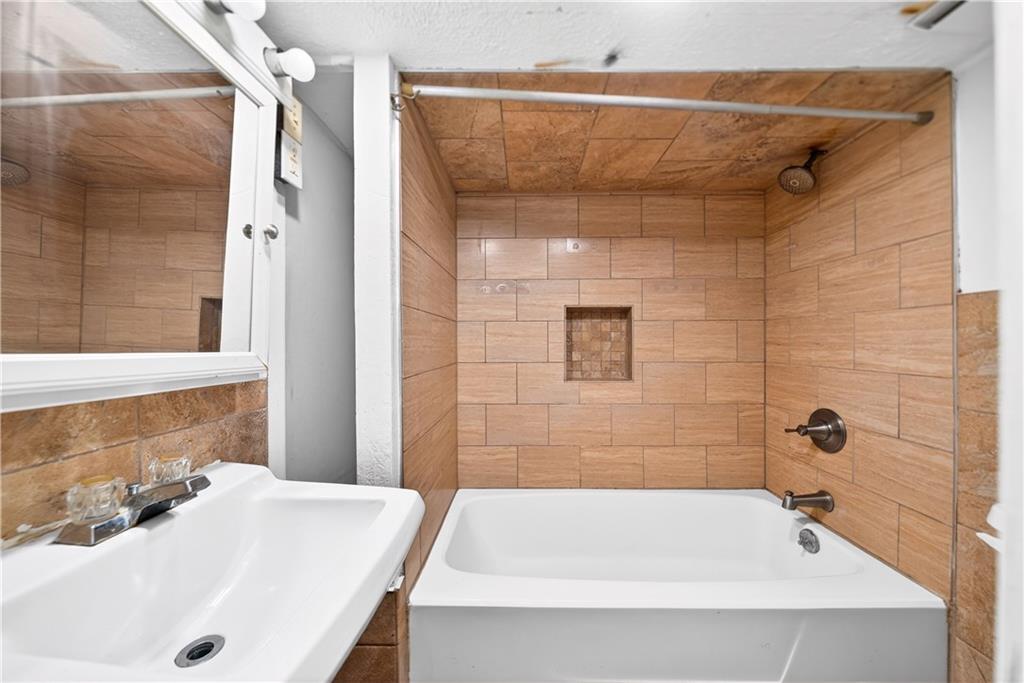 424-426 Connecticut Avenue Rochester, PA 15074 - Photo 28 of 45 Bathroom for Unit 424 - First Floor