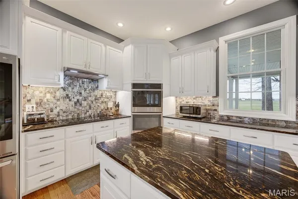 $1,024,000 | 16495 Pecan Drive, Lebanon, MO 65536