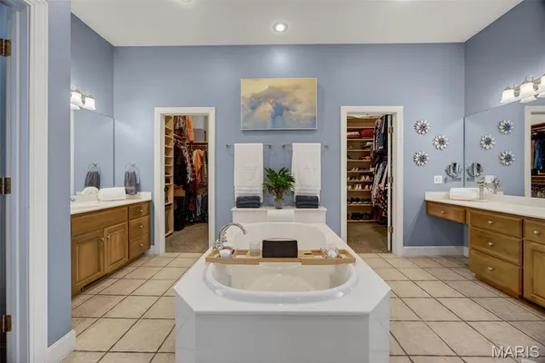 $1,024,000 | 16495 Pecan Drive, Lebanon, MO 65536