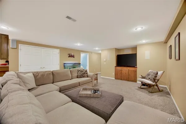 $1,024,000 | 16495 Pecan Drive, Lebanon, MO 65536