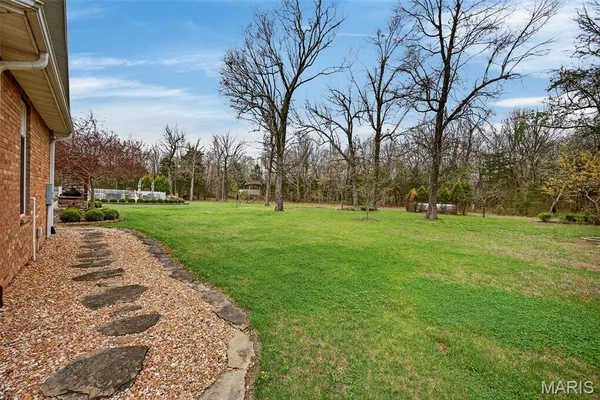 $1,024,000 | 16495 Pecan Drive, Lebanon, MO 65536