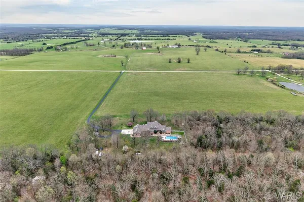 $1,024,000 | 16495 Pecan Drive, Lebanon, MO 65536