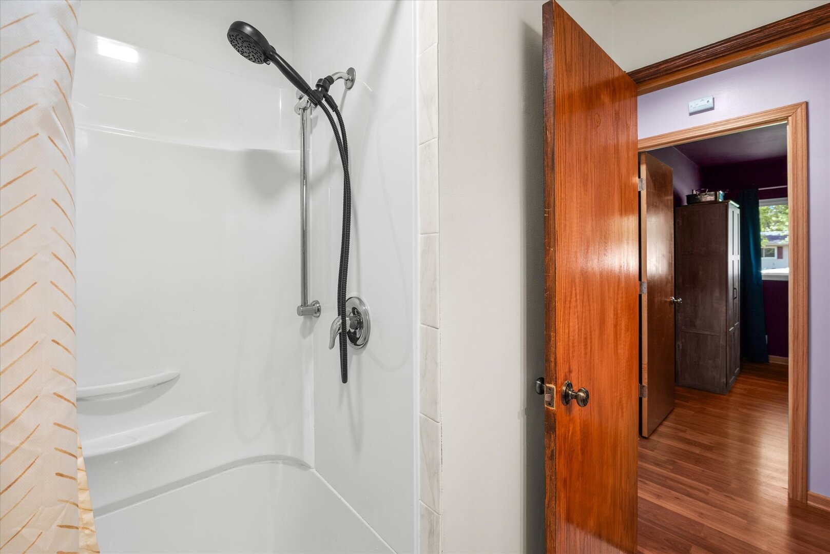 14 Hampton Road Montgomery, IL 60538 - Photo 8 of 27 a bathroom with a shower