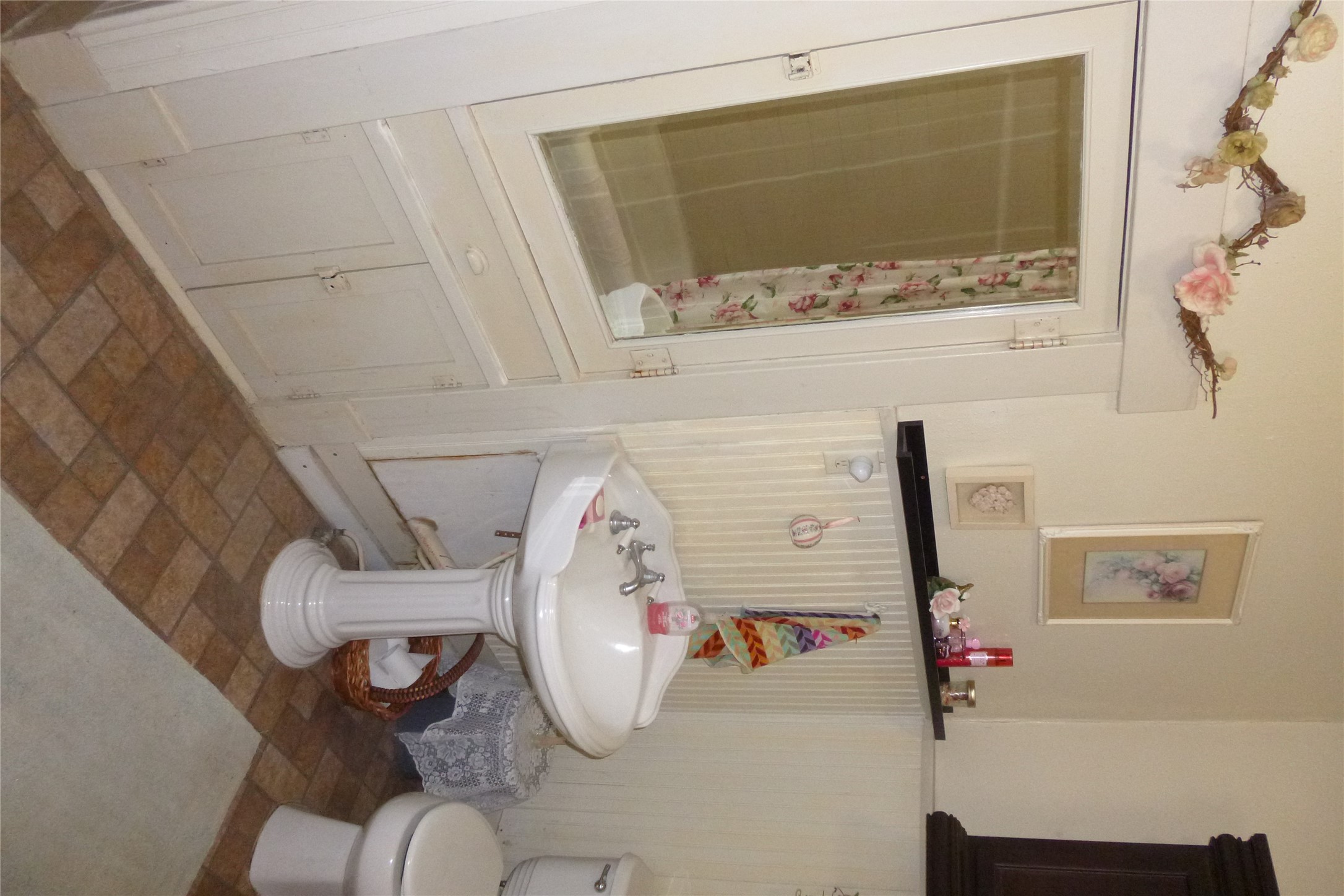 502 West 10th Street Taylor, TX 76574 - Photo 23 of 34 a bathroom with a sink toilet and shower