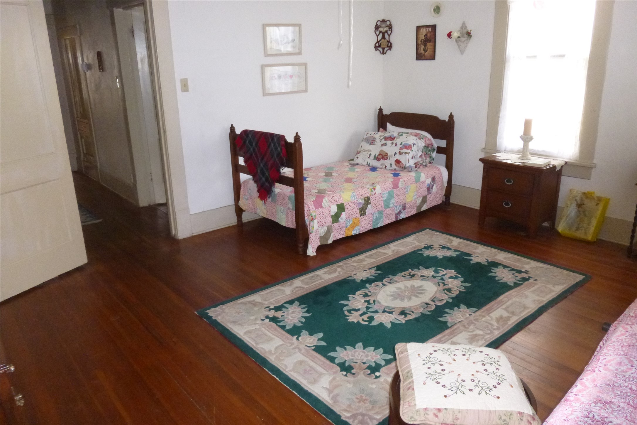 502 West 10th Street Taylor, TX 76574 - Photo 25 of 34 a bed sitting in a bedroom next to a window