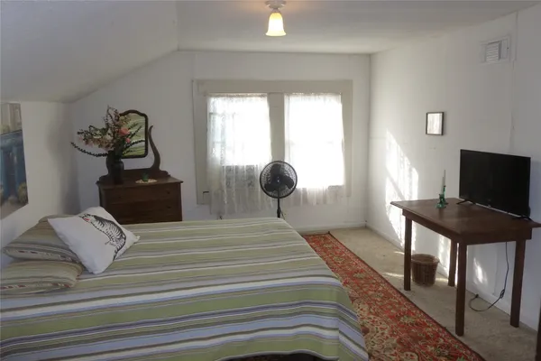 $278,800 | 502 West 10th Street, Taylor, TX 76574