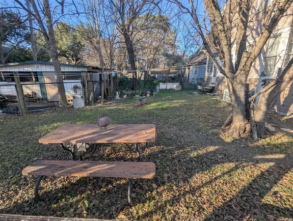 $278,800 | 502 West 10th Street, Taylor, TX 76574