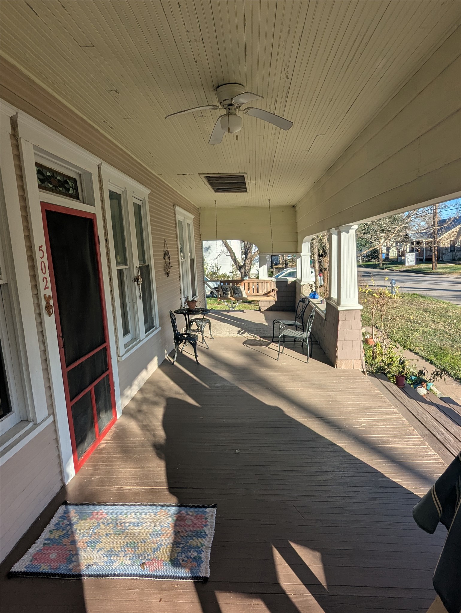 502 West 10th Street Taylor, TX 76574 - Photo 5 of 34