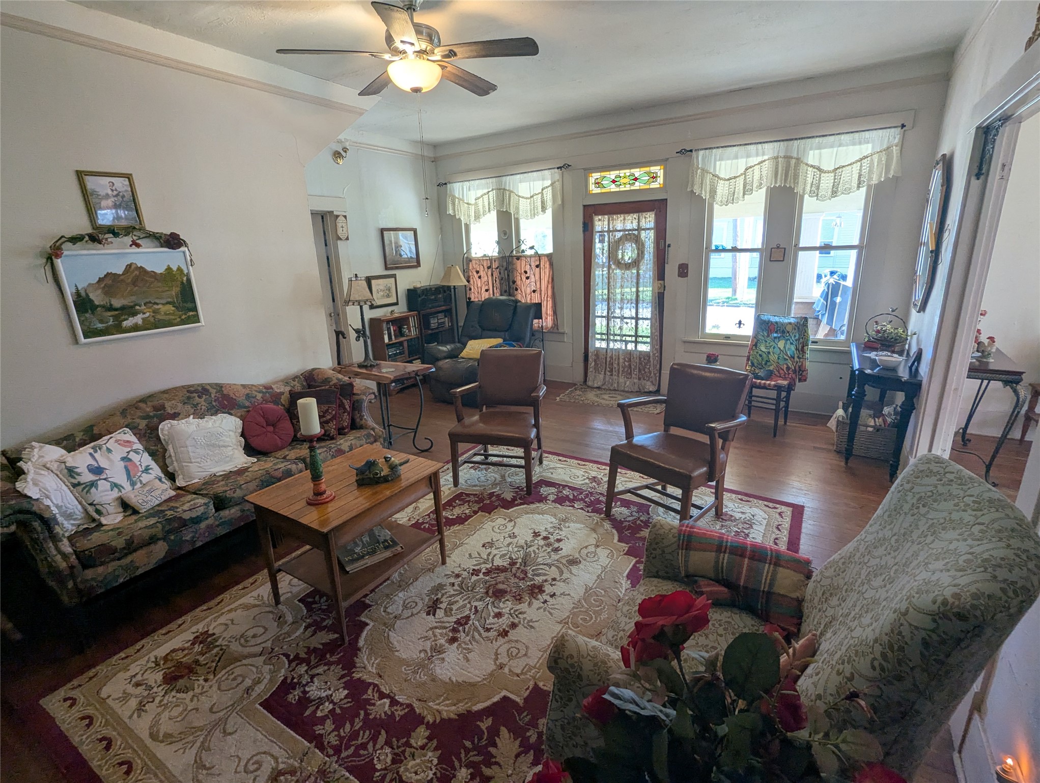 502 West 10th Street Taylor, TX 76574 - Photo 7 of 34