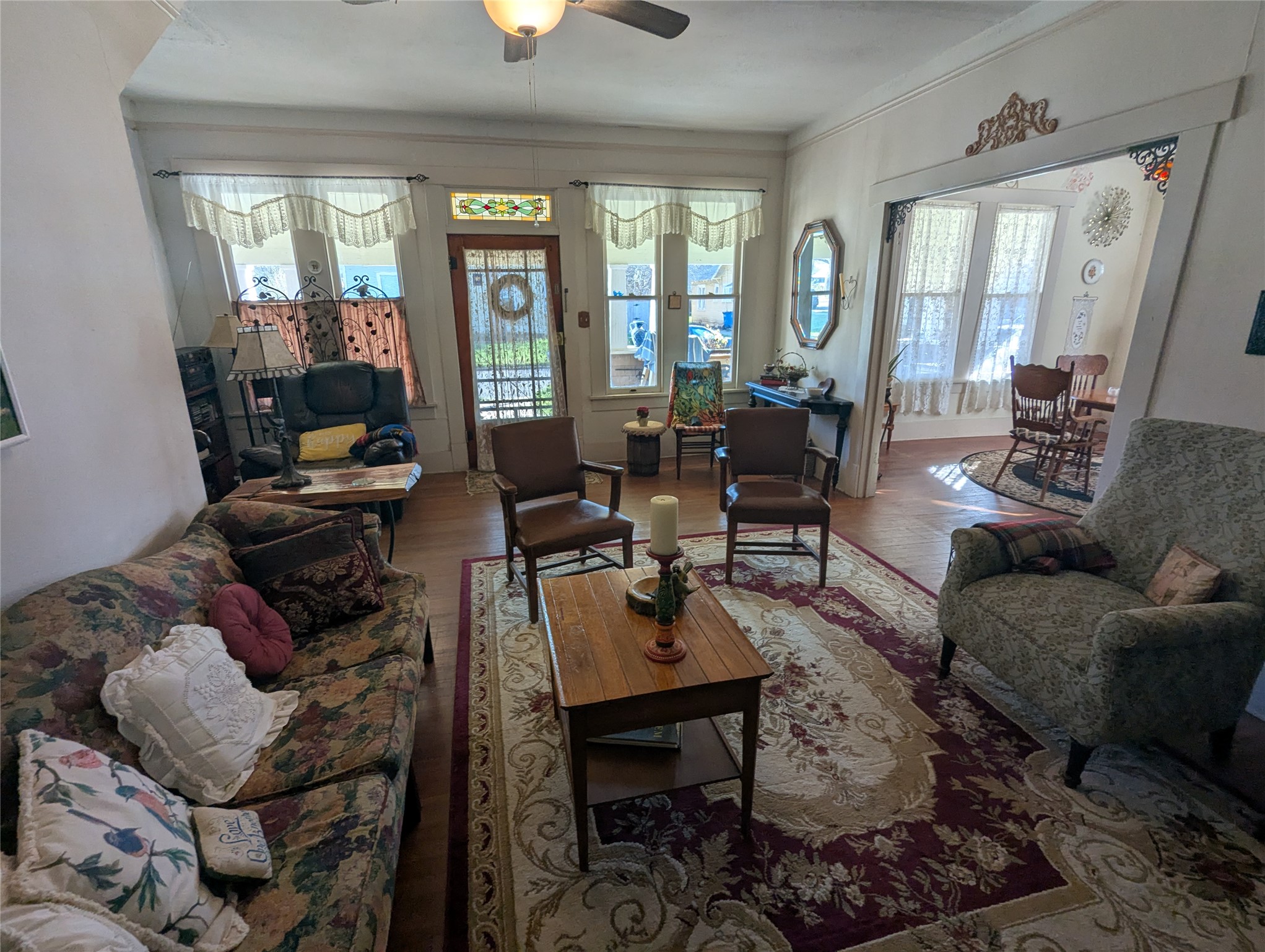 502 West 10th Street Taylor, TX 76574 - Photo 8 of 34 a living room with furniture and a floor to ceiling window