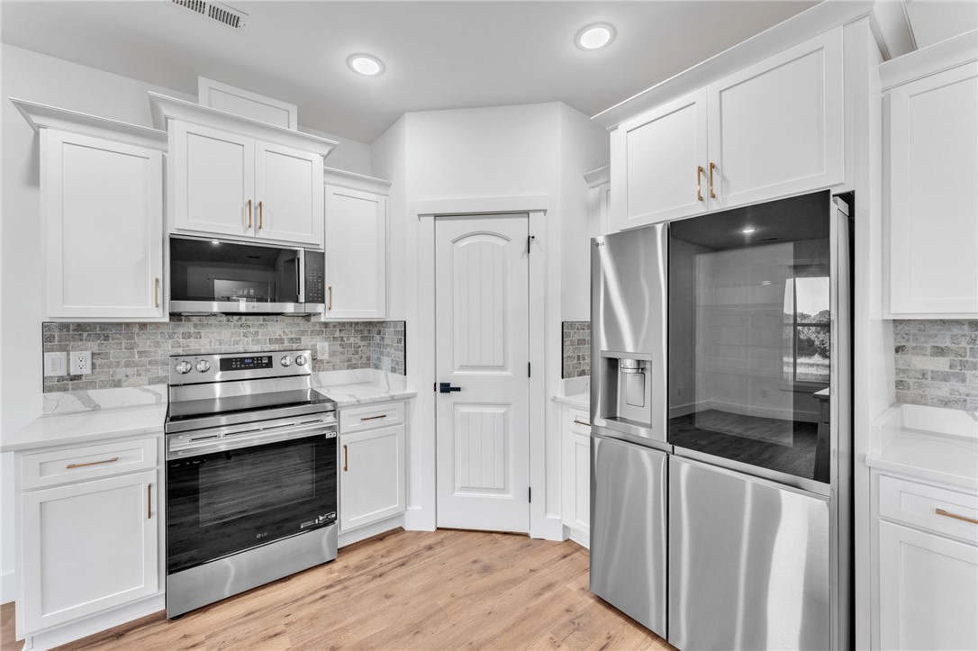 1725 Harris Bridge Road Anderson, SC 29621 - Photo 10 of 33 Culinary aspirations come to life in this kitchen, featuring sleek stainless steel appliances and abundant cabinetry.