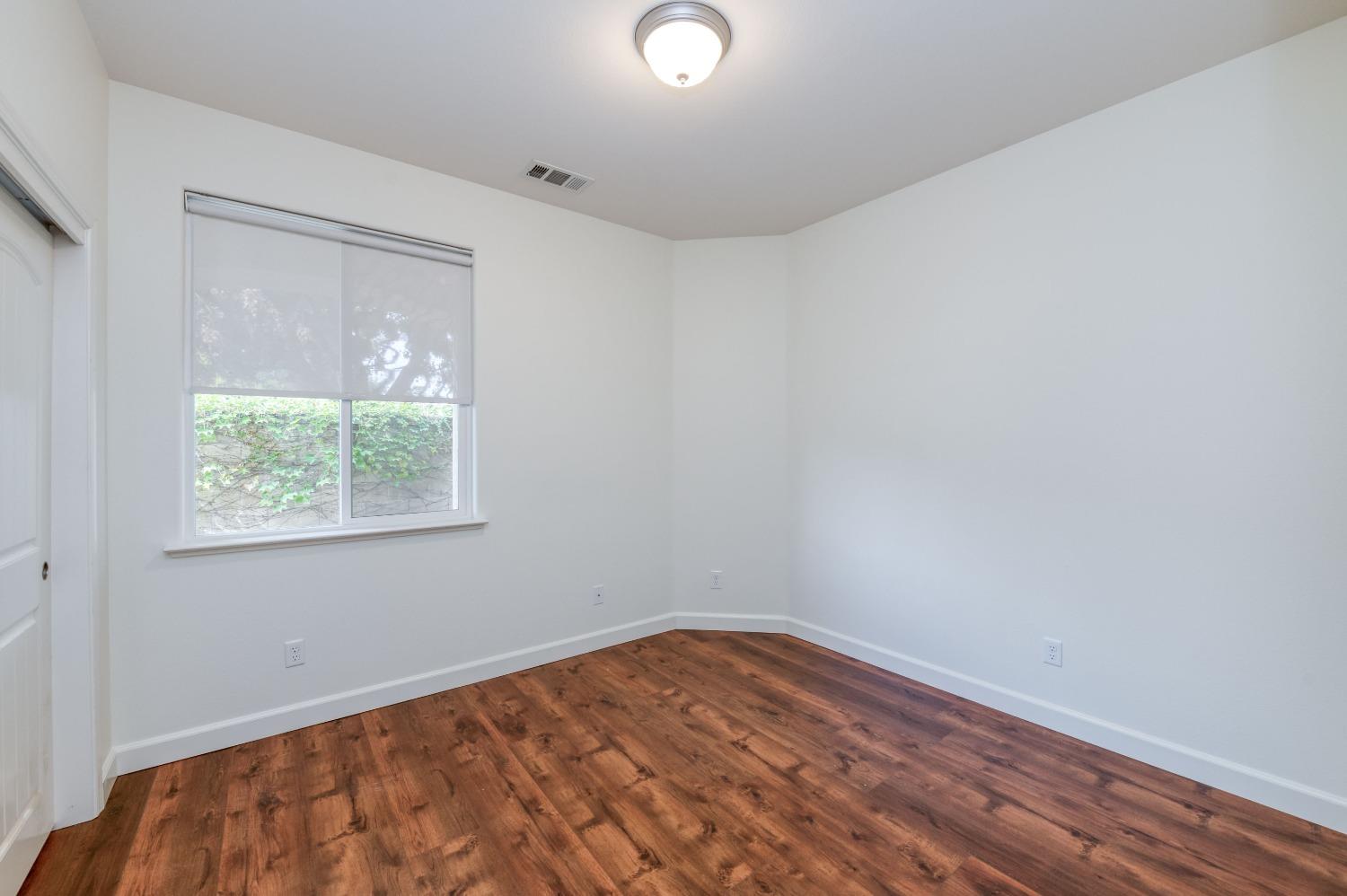 1697 North Connery Lane Clovis, CA 93619 - Photo 18 of 56 an empty room with a window
