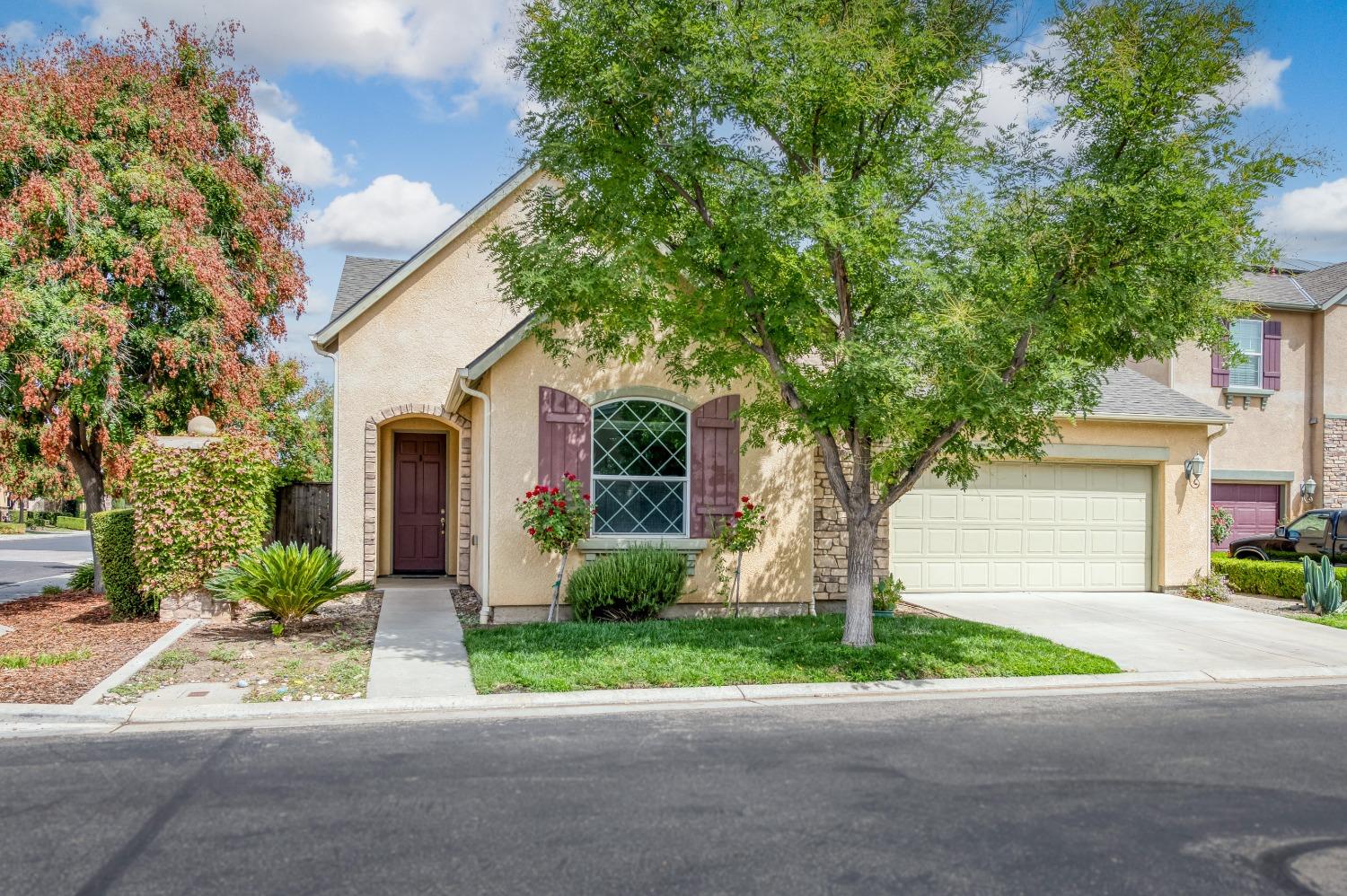 1697 North Connery Lane Clovis, CA 93619 - Photo 52 of 56 a view of a house with a yard and plants