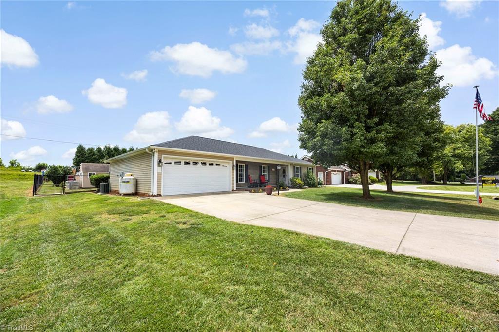 136 Meadowview Road Mocksville, NC 27028 - Photo 3 of 31