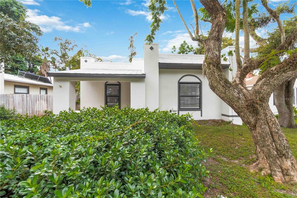 1368 21st Street Sarasota, FL 34234 - Photo 2 of 34 a front view of a house with garden