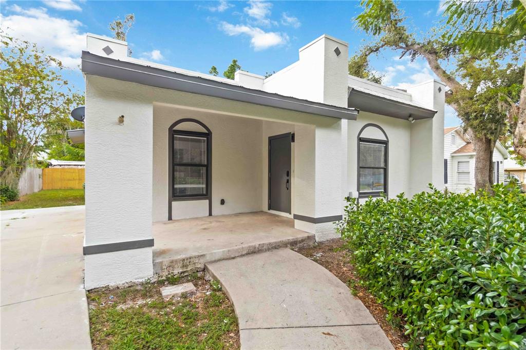 1368 21st Street Sarasota, FL 34234 - Photo 5 of 34 a front view of a house with garden