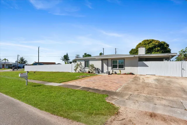 $3,200 | 2329 West Drive, West Palm Beach, FL 33409