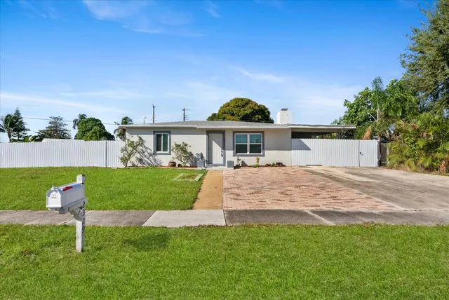 $3,200 | 2329 West Drive, West Palm Beach, FL 33409