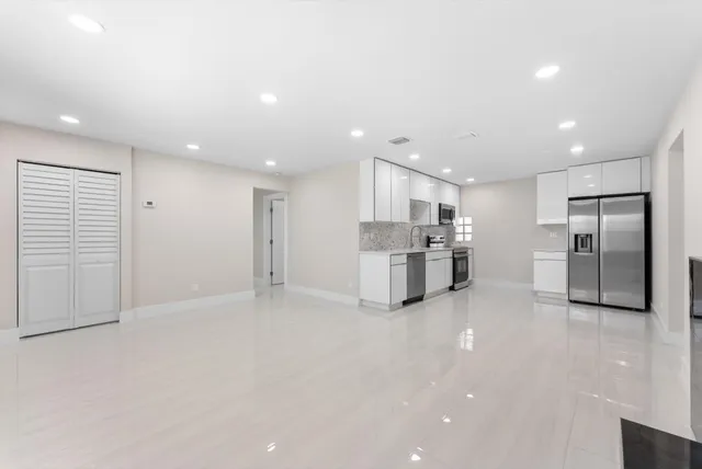 $3,200 | 2329 West Drive, West Palm Beach, FL 33409