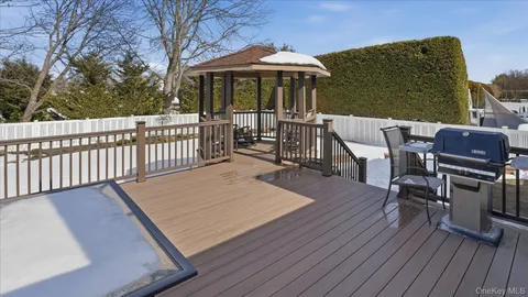 $849,999 | 2432 Aron Drive North, Seaford, NY 11783