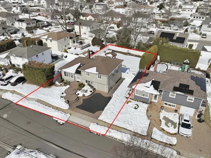 $849,999 | 2432 Aron Drive North, Seaford, NY 11783