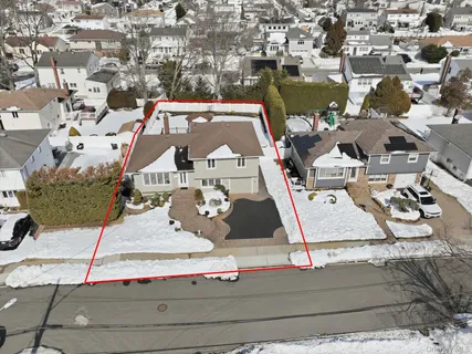 $849,999 | 2432 Aron Drive North, Seaford, NY 11783