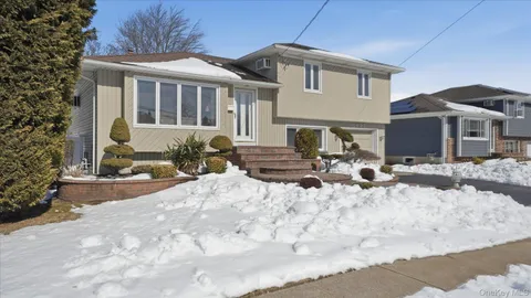 $849,999 | 2432 Aron Drive North, Seaford, NY 11783