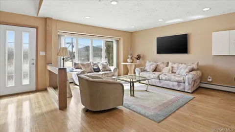 $849,999 | 2432 Aron Drive North, Seaford, NY 11783