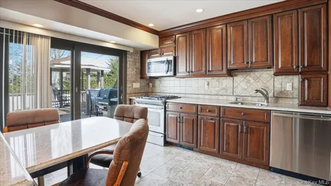 $849,999 | 2432 Aron Drive North, Seaford, NY 11783