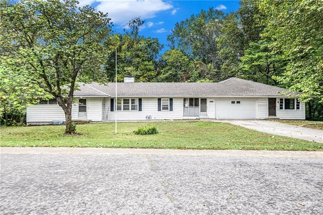 $380,000 | 4914 North Central Street, Gladstone, MO 64118