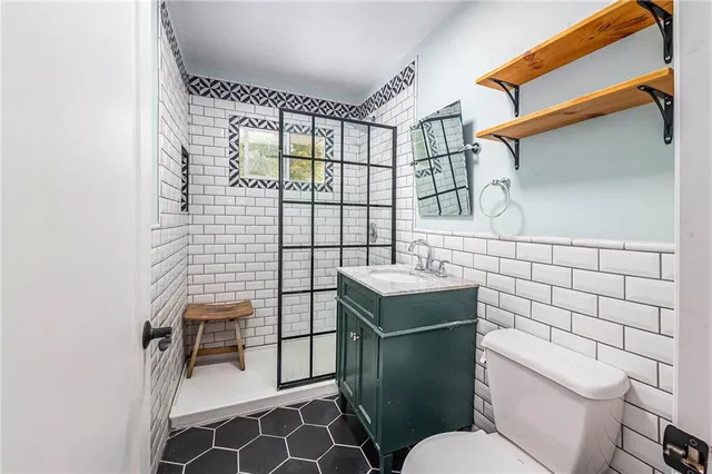 $380,000 | 4914 North Central Street, Gladstone, MO 64118