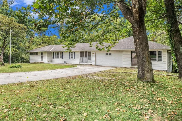 $380,000 | 4914 North Central Street, Gladstone, MO 64118