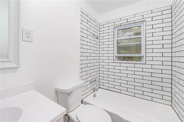 $380,000 | 4914 North Central Street, Gladstone, MO 64118