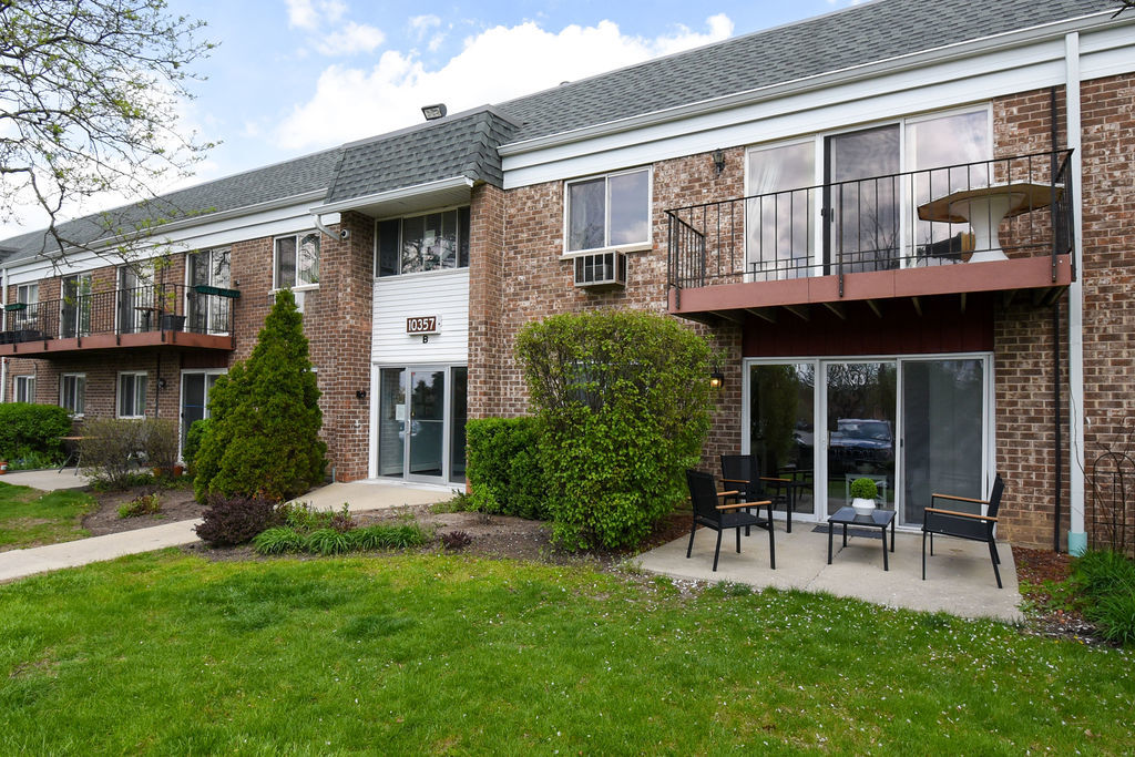 10357 Dearlove Road, Unit 1J Glenview, IL 60025 - Photo 1 of 25 Gallery Image 1