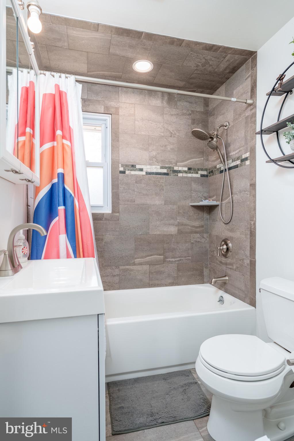 1003 Piper Road Wilmington, DE 19803 - Photo 14 of 40 a bathroom with a bathtub and a toilet
