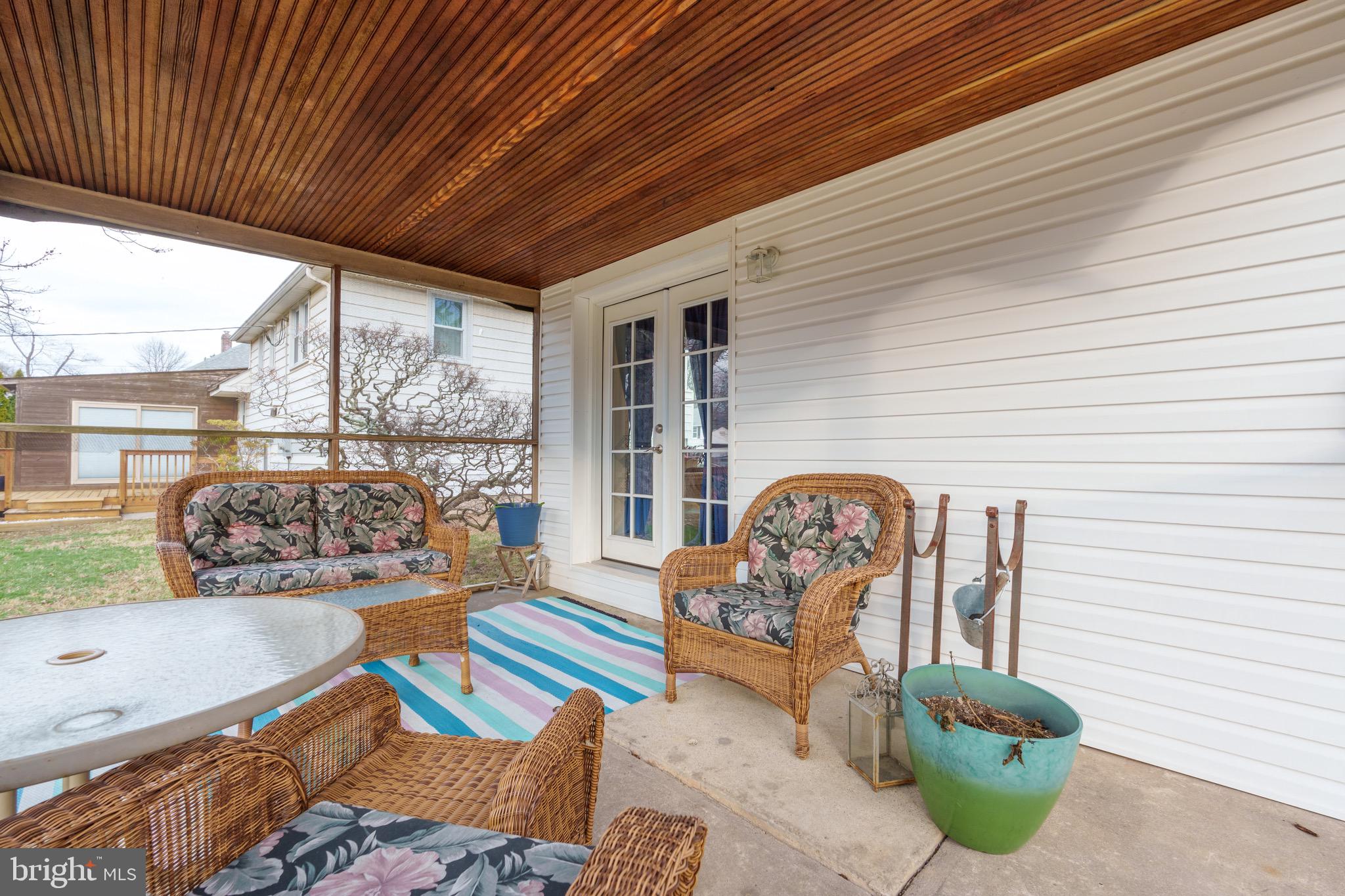 1003 Piper Road Wilmington, DE 19803 - Photo 23 of 40 a living room with furniture and a large window