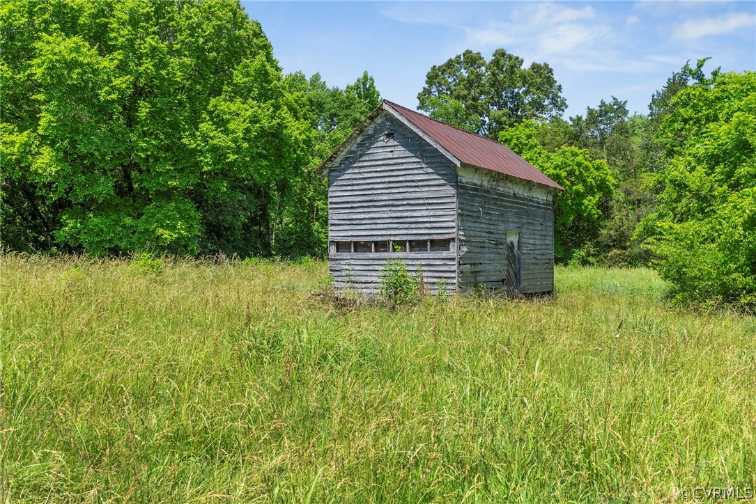 72 Island Road Cartersville, VA 23027 - Photo 22 of 29 Old tobacco barn