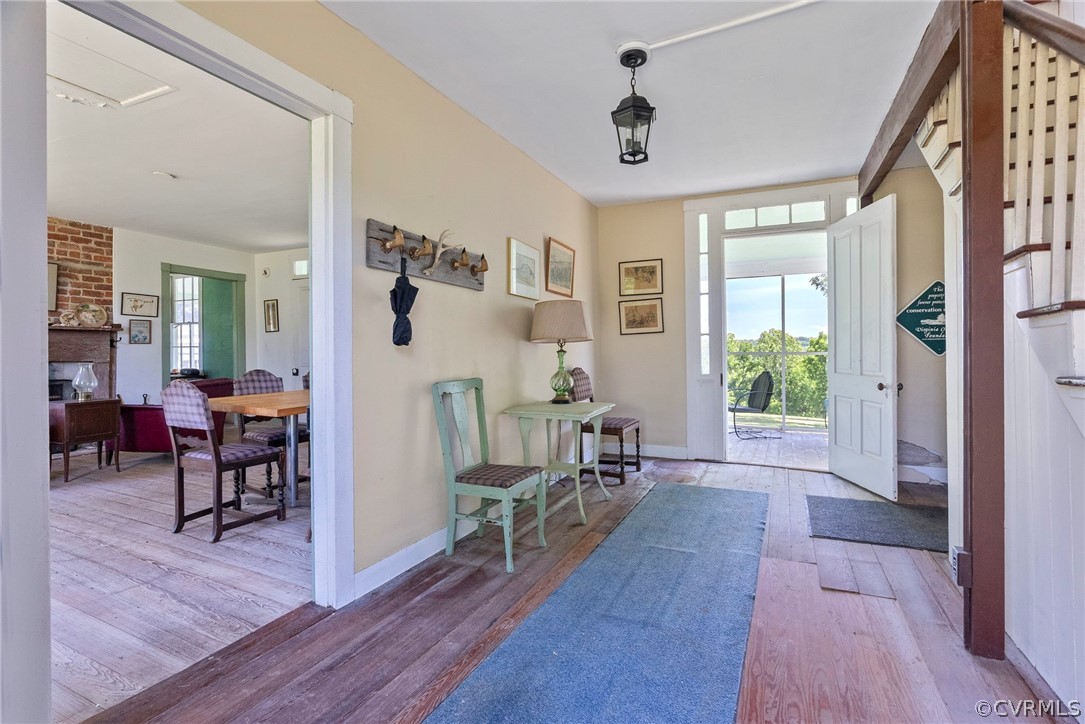 72 Island Road Cartersville, VA 23027 - Photo 4 of 29 Center Hall