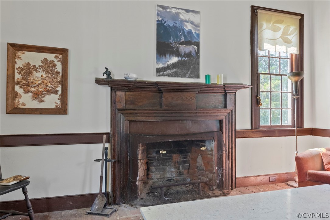 72 Island Road Cartersville, VA 23027 - Photo 6 of 29 Living Room Mantel/Fireplace