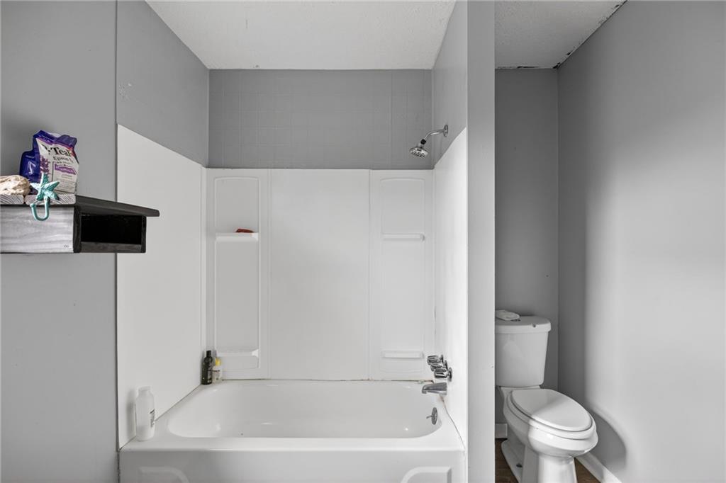 712 West 5th Highway Roopville, GA 30170 - Photo 20 of 29 a white bath tub sitting next to a toilet