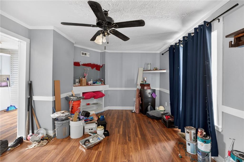 712 West 5th Highway Roopville, GA 30170 - Photo 6 of 29 a living room with furniture and wooden floor